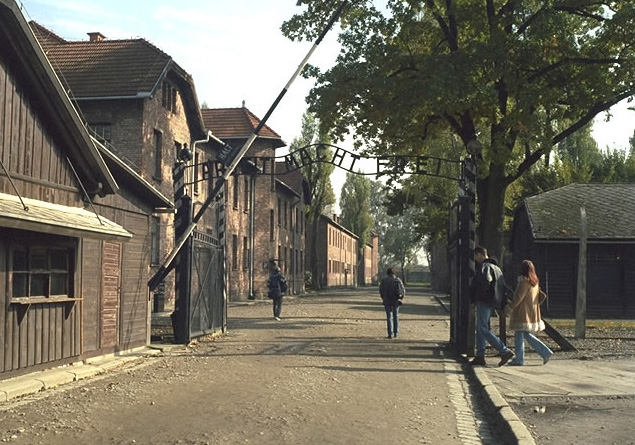 アウシュビッツの門