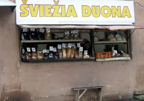 リトアニア ビルニス　街角のパン屋さん