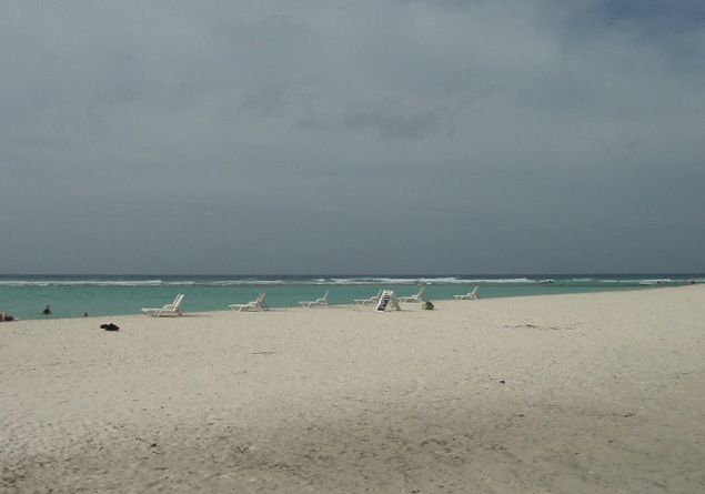 バルバドス　シーズン前のビーチ