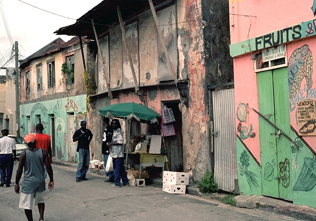 バルバドス　ブリッジタウンの裏路地