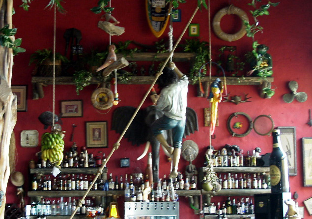 ジャマイカ　面白いバーのカウンター