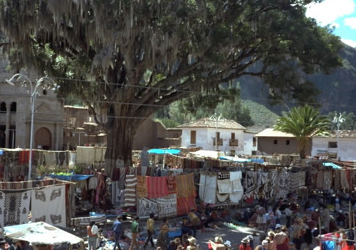 クスコ　日曜のバザール