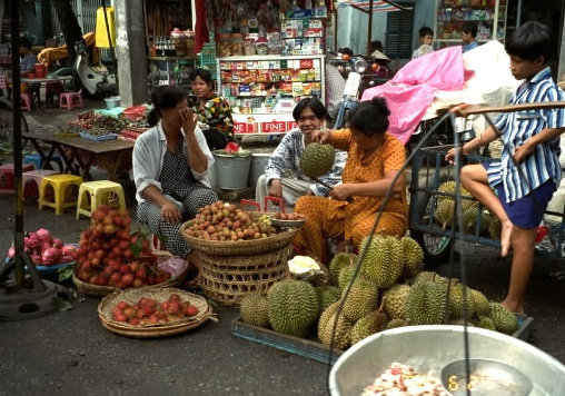 ブノンペンの果実売り