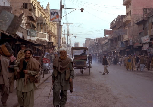 パキスタン　ペシャワールの目抜き通り